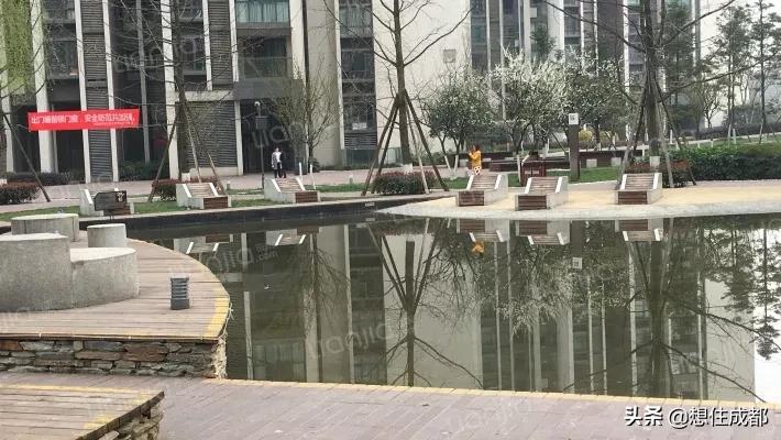 学区碾压地段，一街之隔，差价10000