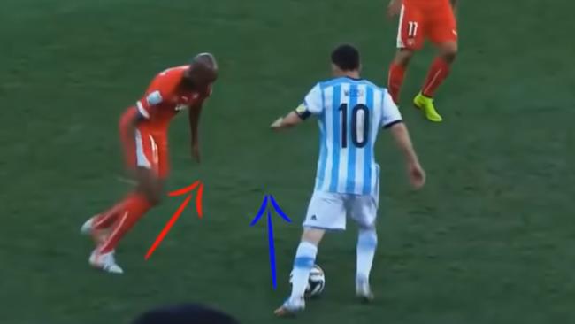 梅西是怎么变向,梅西怎么把球颠起来