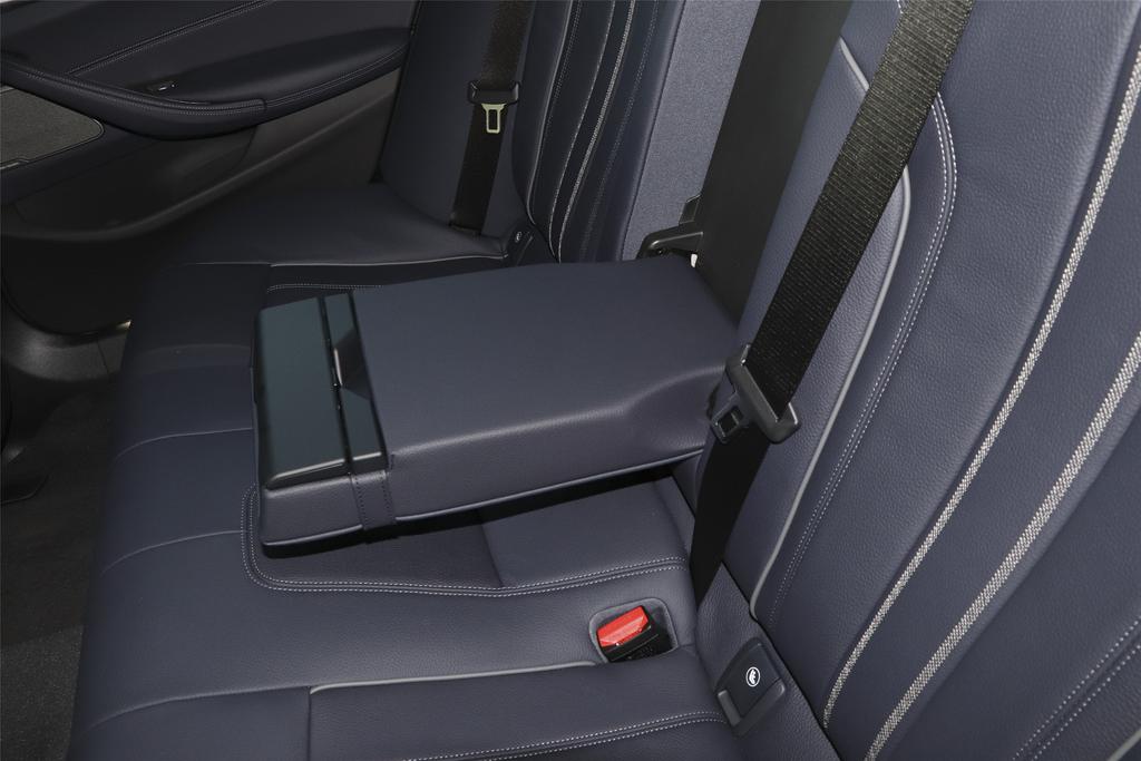 进口宝马5系全新2024款红色内饰,2020款宝马5系530li内饰功能