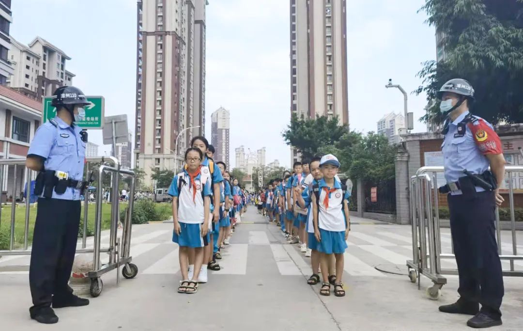 空中足球场效果图,静安体育中心空中足球场