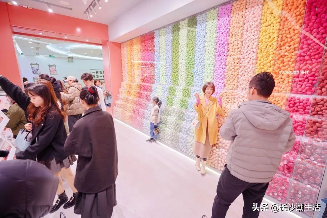 超强彩妆王国登陆长沙！带你一秒变身调色师