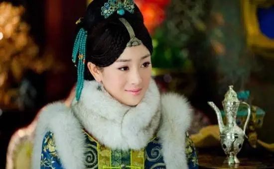 19岁大红却自毁名声，整容、当小三还撕原配太嚣张