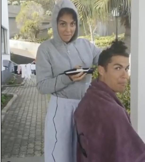 贝克汉姆光头滑跪庆祝,贝克汉姆剃光头后进球