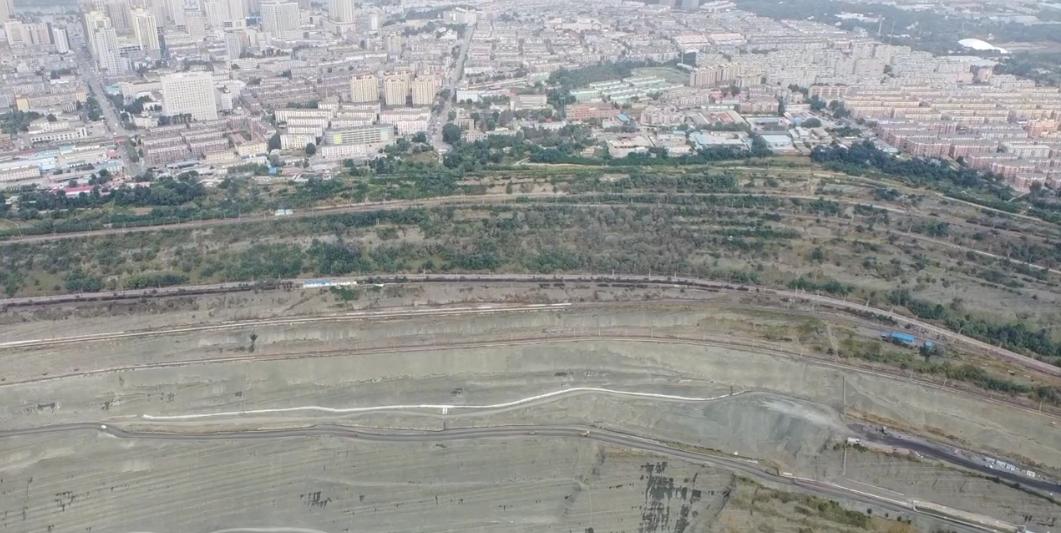 抚顺超大矿坑,辽宁抚顺矿坑