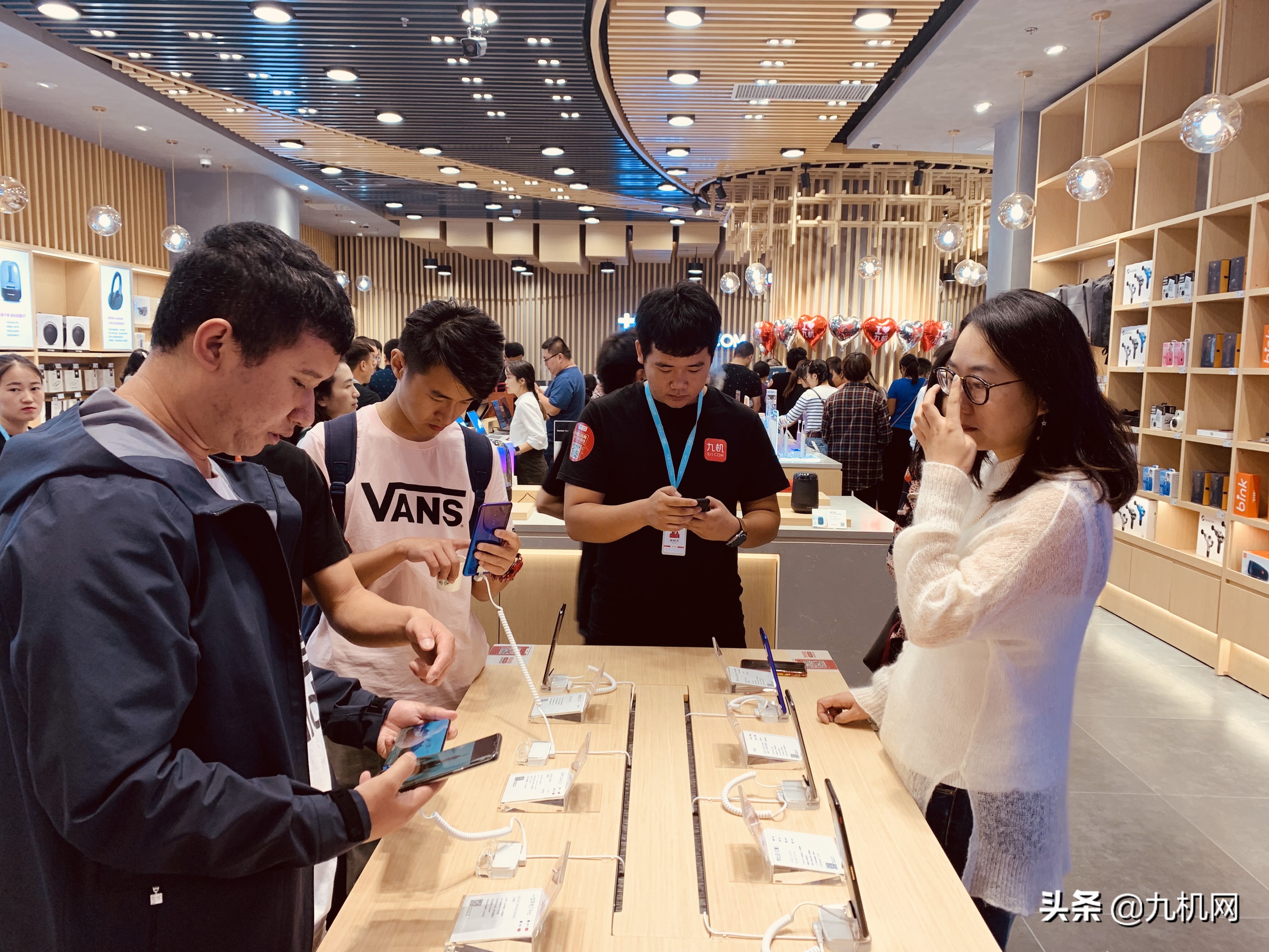 云南知名电子产品零售服务商九机网入驻世界时尚高地昆明恒隆广场