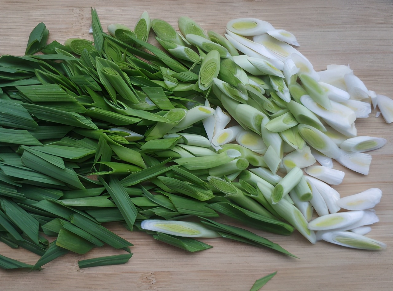 新鲜的蒜苗,蒜苗又新鲜又嫩