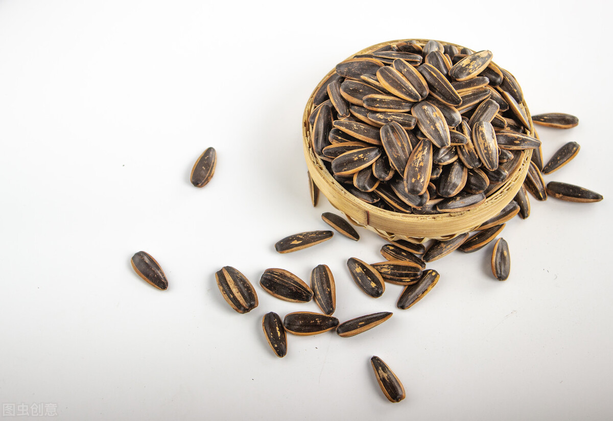 零食店一个月能赚多少,零食店卖什么最赚钱