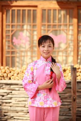 农村土丫头王二妮近照 (旧版的王二妮视频)