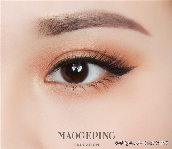 怎样简单画眼妆有神又自然,一个单眼皮一个双眼皮怎么画眼妆
