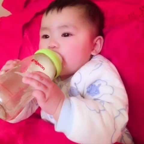 宝宝吃了安抚奶嘴嘴巴老是张开的,宝宝吃安抚奶嘴越吃越着急