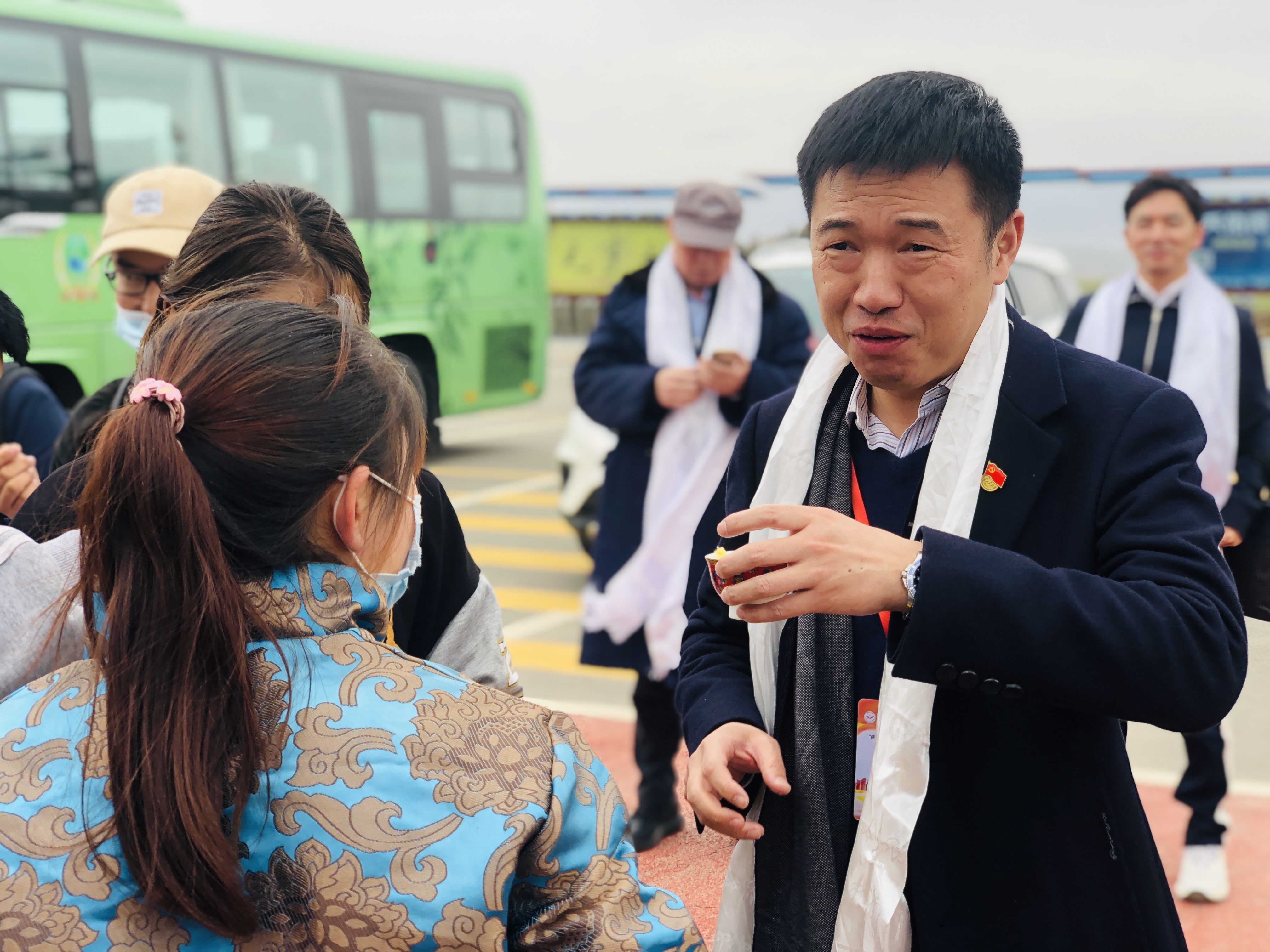 武汉市民营经济人士理想信念教育走进神秘的青海达玉部落