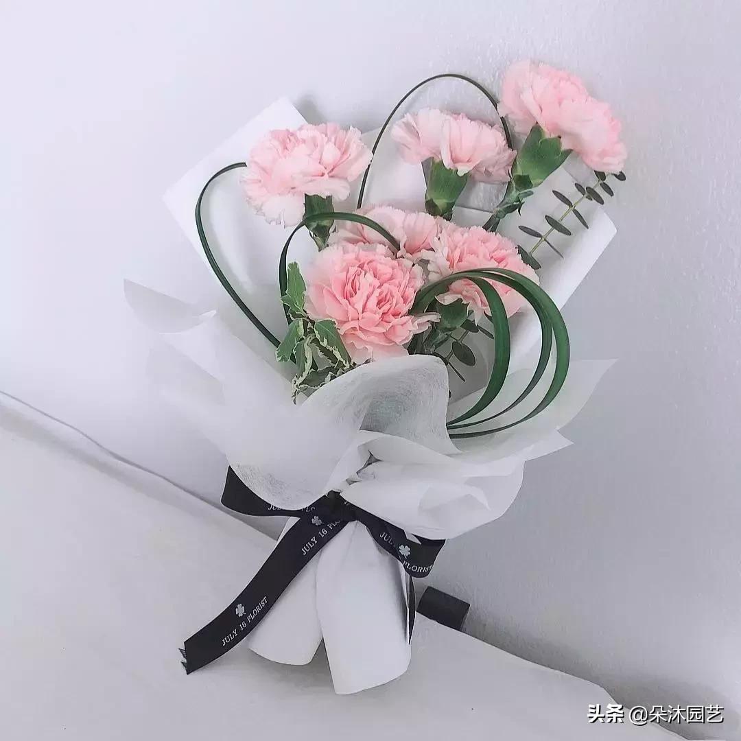 母亲节花束康乃馨用什么样的,母亲节花束红色康乃馨款式图片