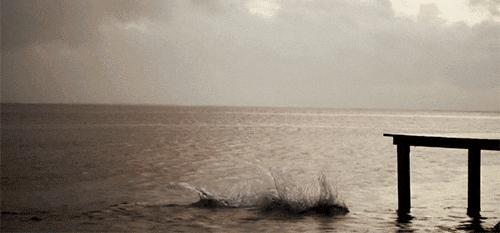 窝在沙发上听歌,适合窝在沙发上听的歌