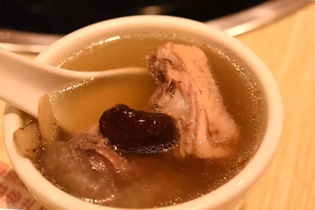 南海里水有间人气爆棚的食府，鳄鱼龟走地鸡煲只需158元！