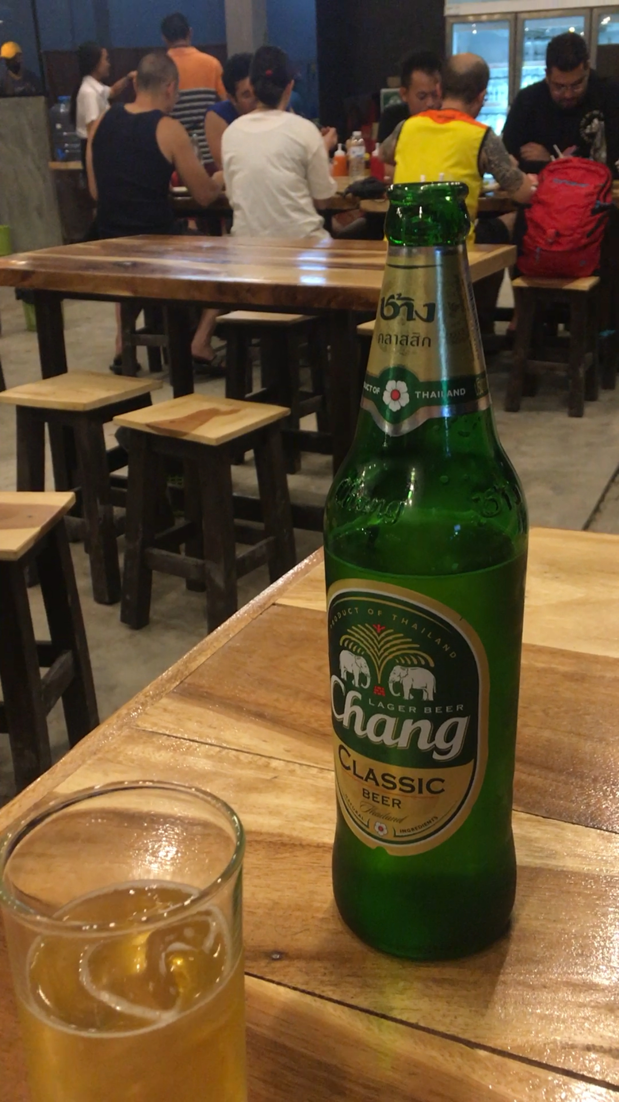 泰国清迈吃自助，别光看招牌，一定要找店主问清楚，要不钱包受损