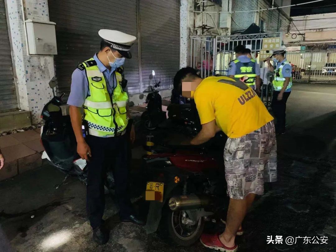鬼火摩托车炸街民警精准打击,鬼火摩托车深夜炸街