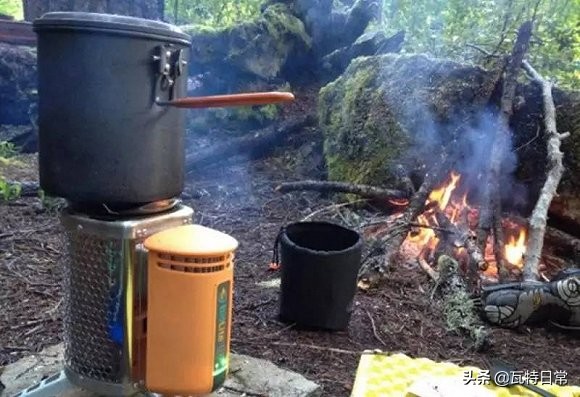 国外有人发明了一款新颖的充电宝,外国人第一次用中国充电宝