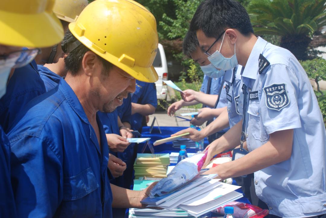 高高兴兴上班平平安安回家下联,高高兴兴上班平平安安回家文案