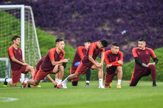 国足十二强赛阵型,02国足vs巴西阵型是442吗