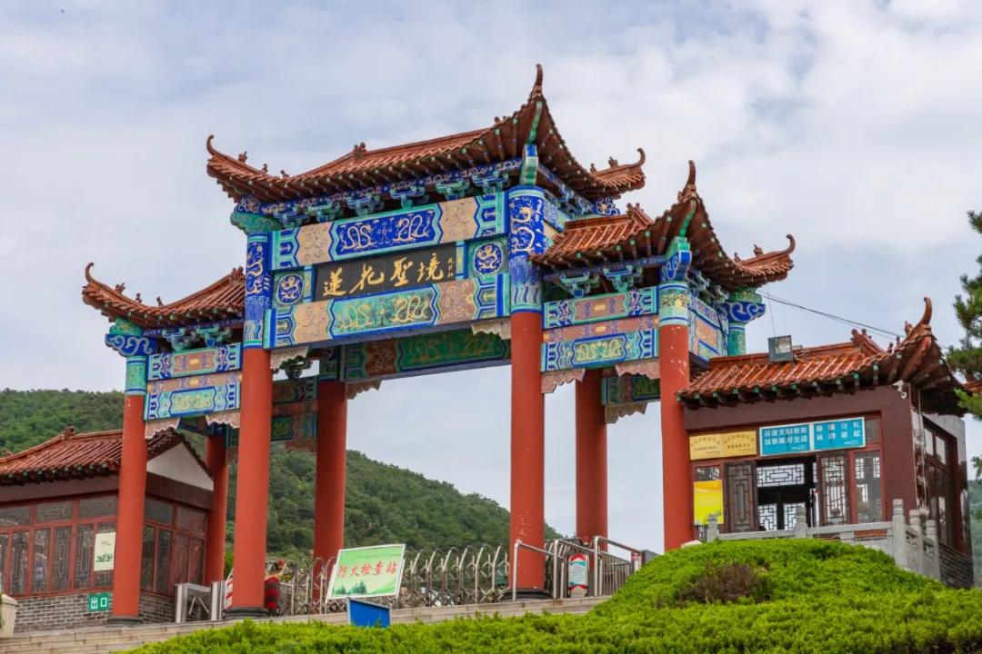 被央视打卡的梨花胜境，千亩白瓣状似雪花，济南莱芜区还有这些国家级景区不容错过！