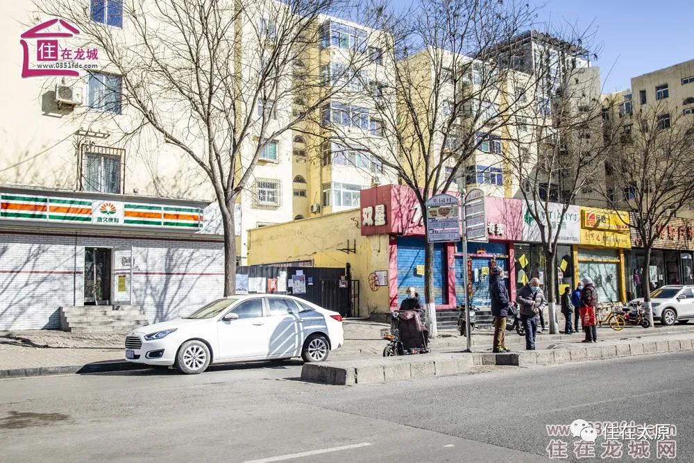 解放路改造两个半月完工过半,解放路进行了几次改造