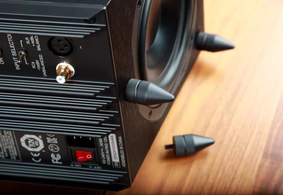 一个修理专业音响多人的德国人设计的reProducerEpic5音箱试用