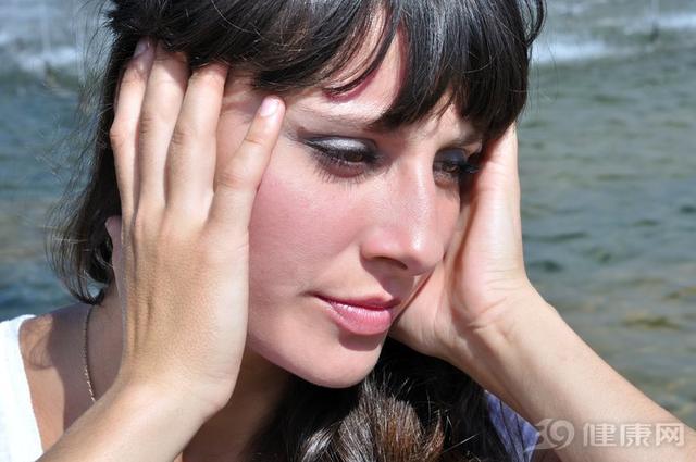 身体经常出汗需吃什么药,身体一直出汗是什么原因引起的