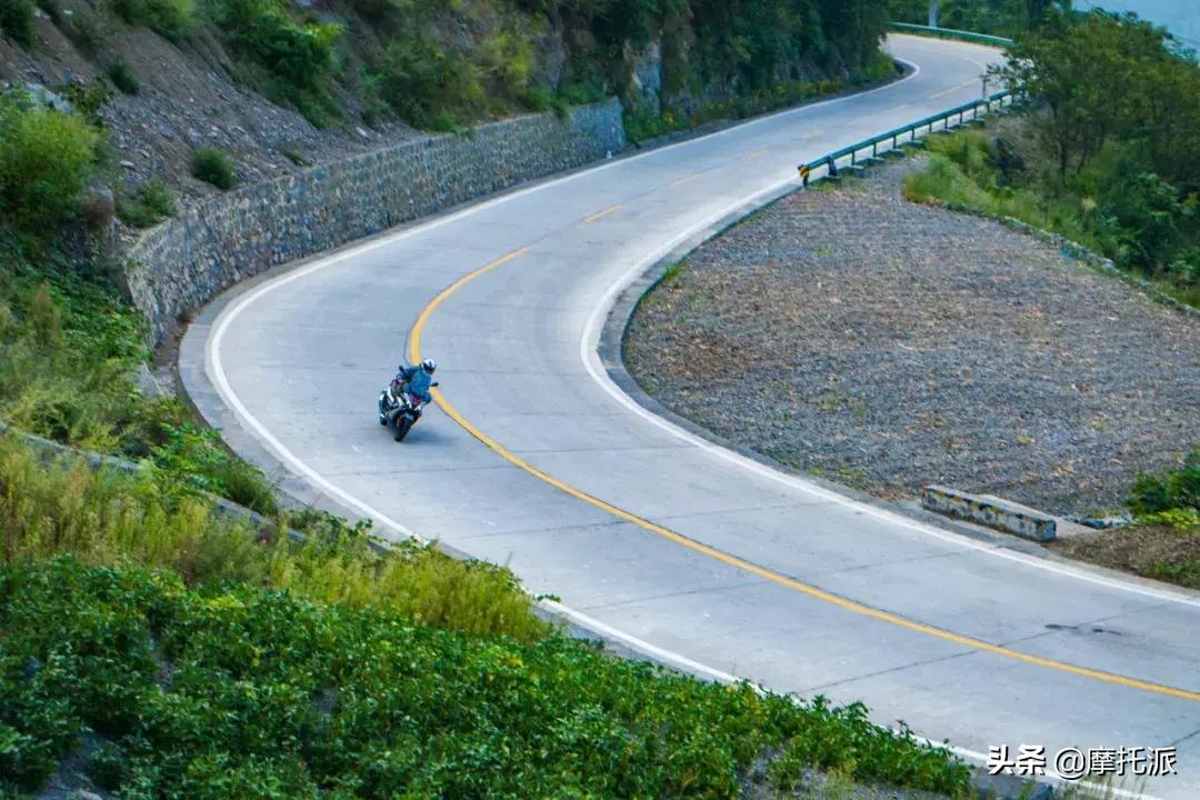 这是一辆让人爱恨交加的大踏板,阿普利亚SRMAX300综合测评-下