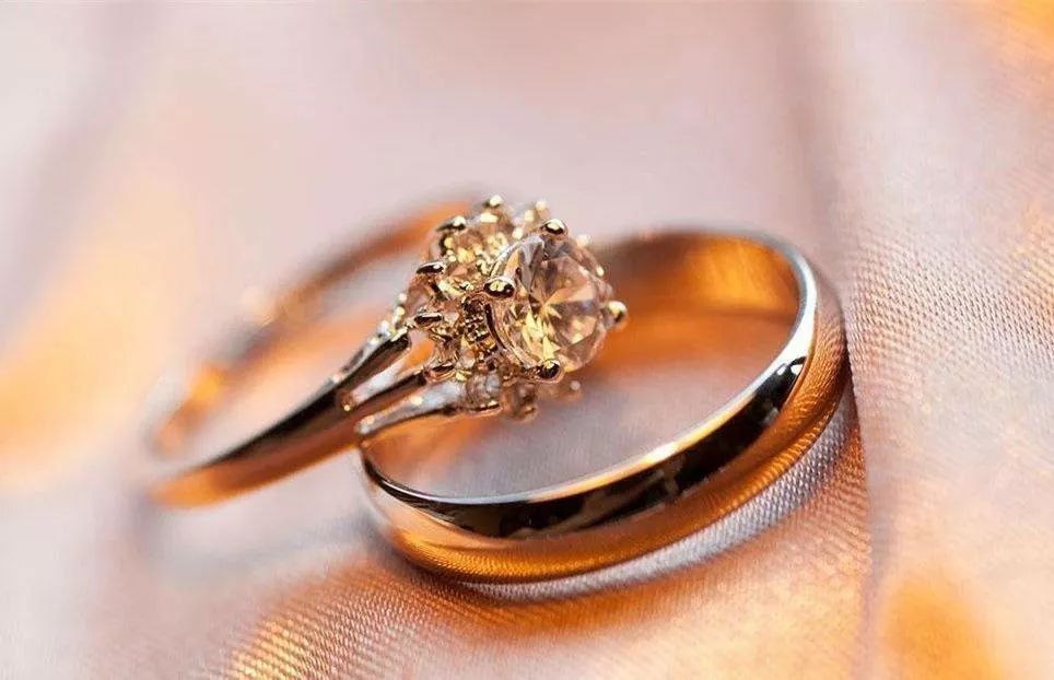铂金钻戒一直佩戴会有磨损吗,黄金戒指戴久不亮怎么办