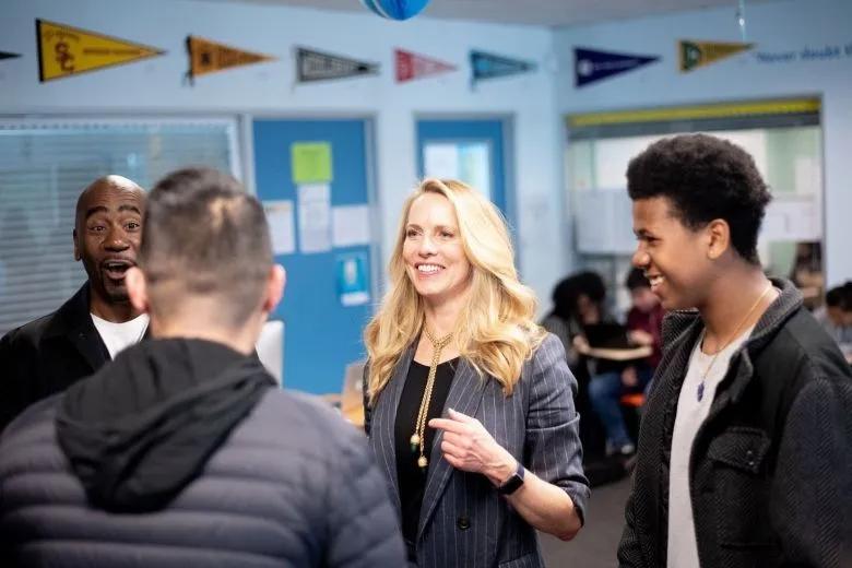 乔布斯去世留下了多少遗产,乔布斯遗孀将裸捐250亿美元新闻