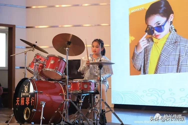 学校因足球而精彩,学校因学生而骄傲