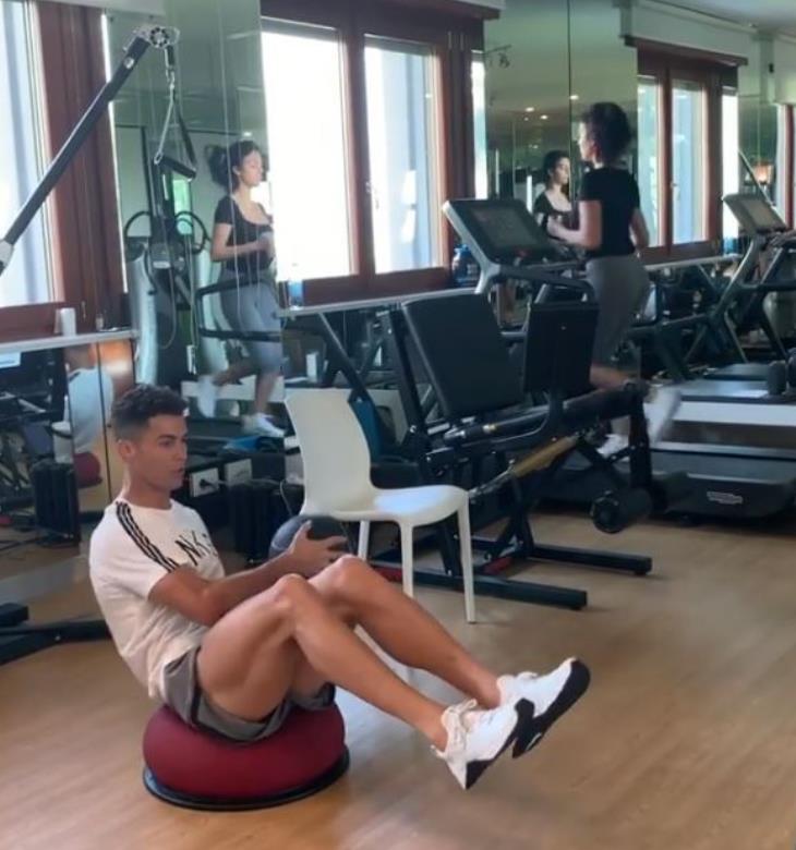 c罗确诊新冠后首次露面,c罗疫情隔离期