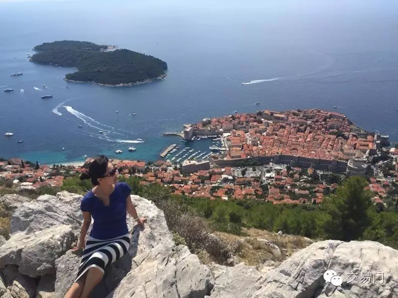 满25岁那天，她做了20亿美金的交易