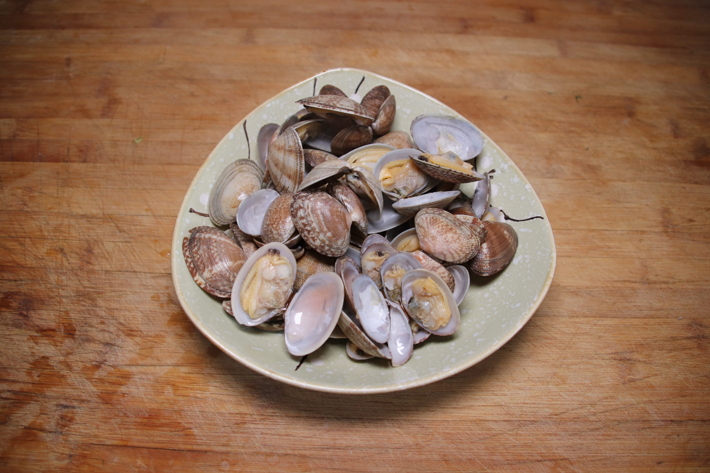 洗花蛤用什么方法,洗花蛤妙招用酒洗