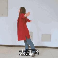 每天五个小动作,站着就能护脊柱!缓解肩背痛就这么做