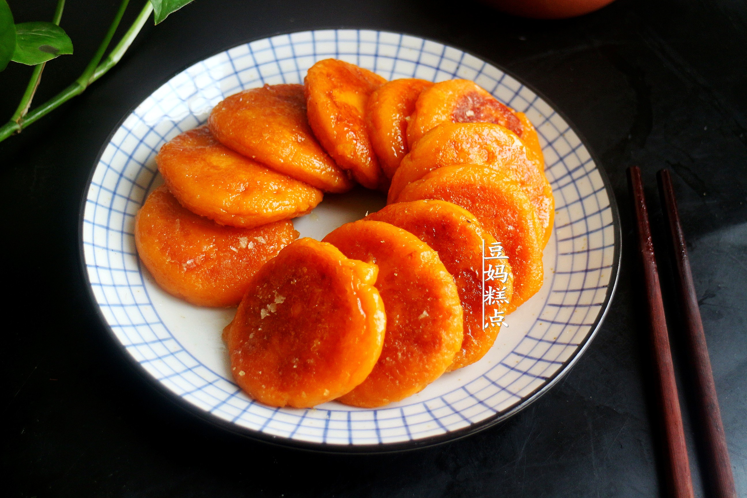 红薯饼的做法不塌的小视频,好吃的红薯饼软糯香甜