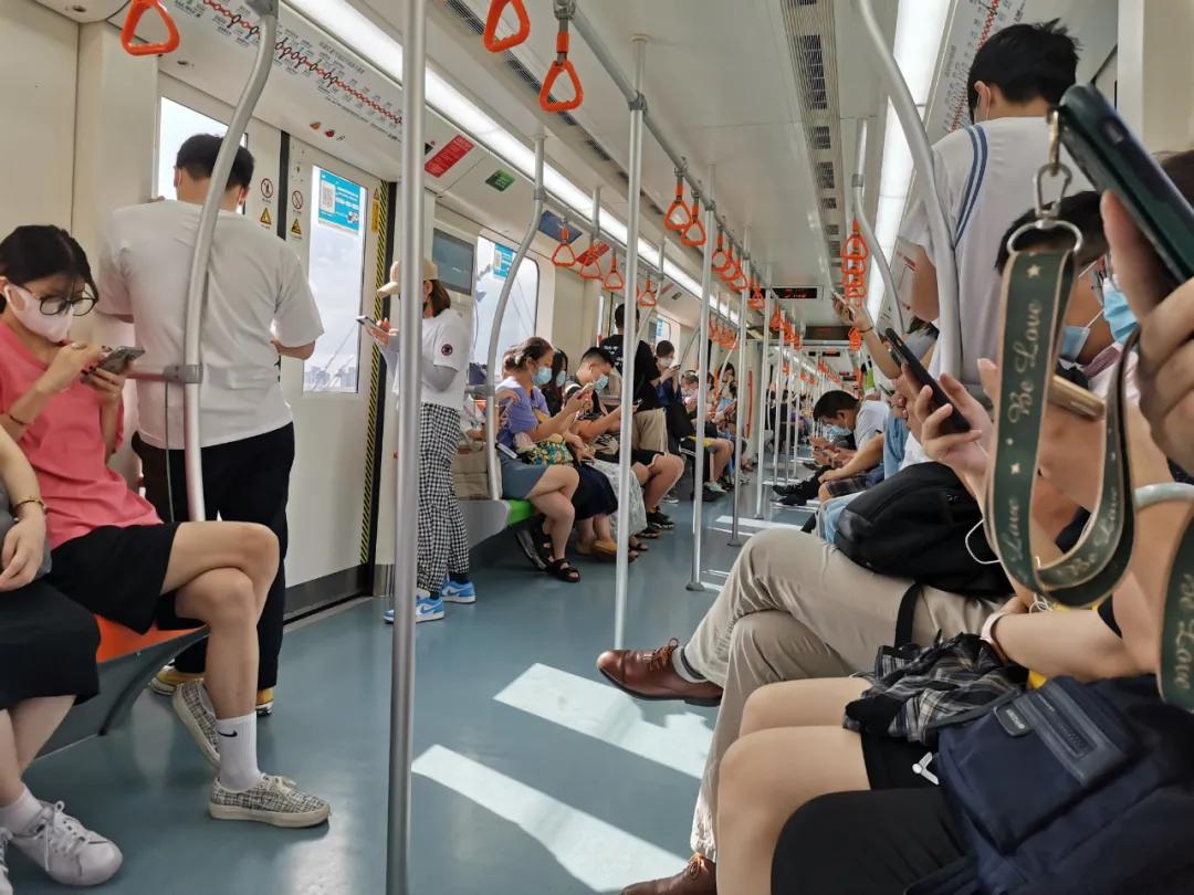 谁在美兰湖站挂上了口罩