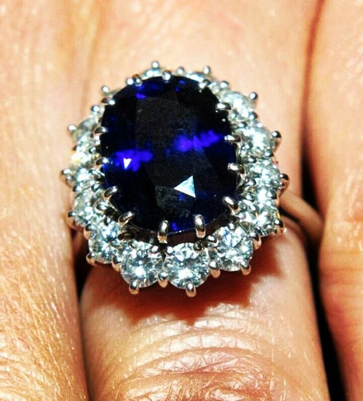 凯特与英女王戴同样的珠宝,凯特王妃佩戴蓝宝石图片