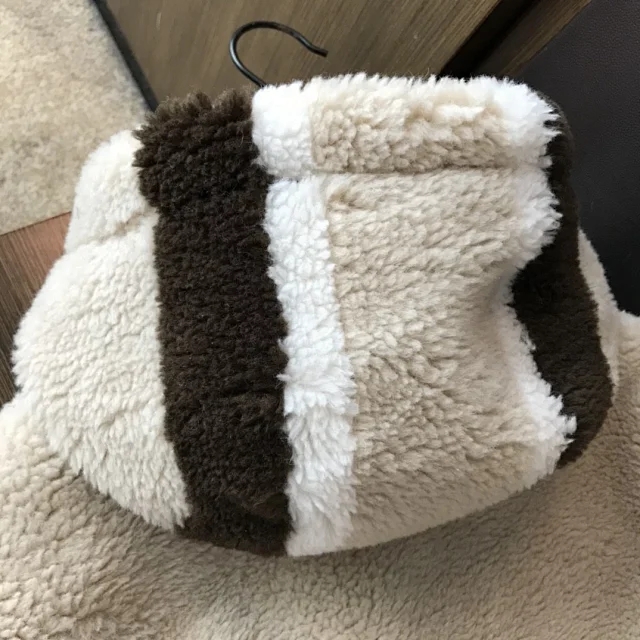 lv中国首发皮毛一体皮衣,lv绵羊毛