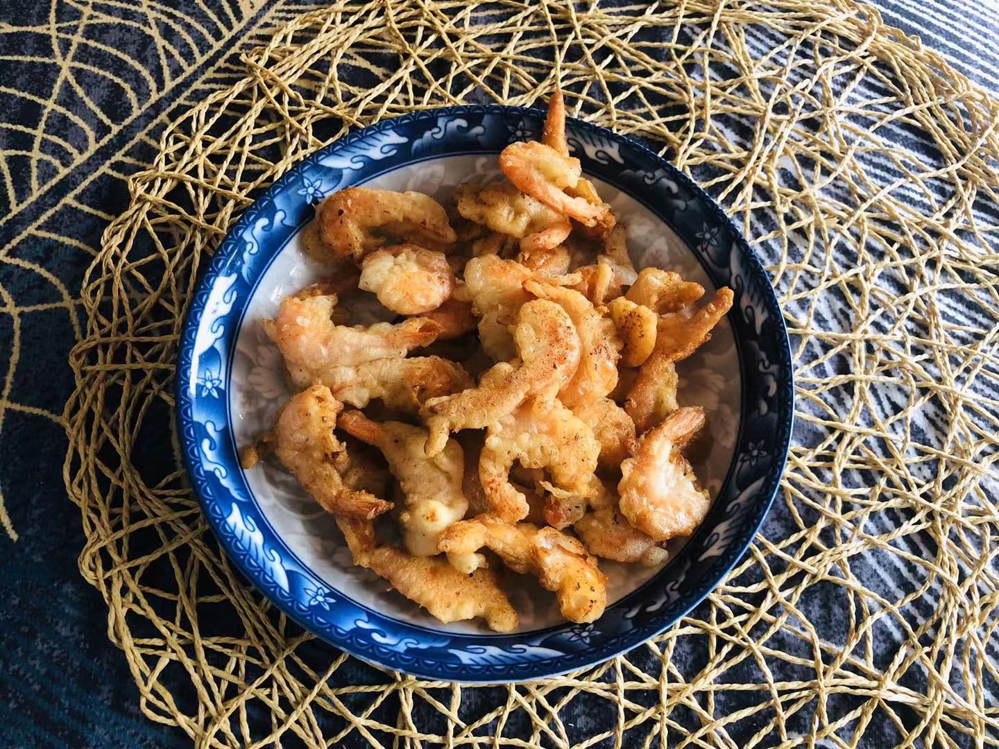 小河虾怎么炒好吃又营养,春天鲜味家常菜推荐之韭菜炒河虾