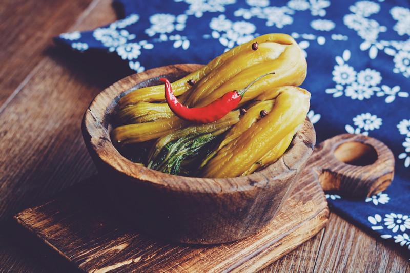 玻璃瓶腌酸菜的妙招,在楼房里腌酸菜的小妙招