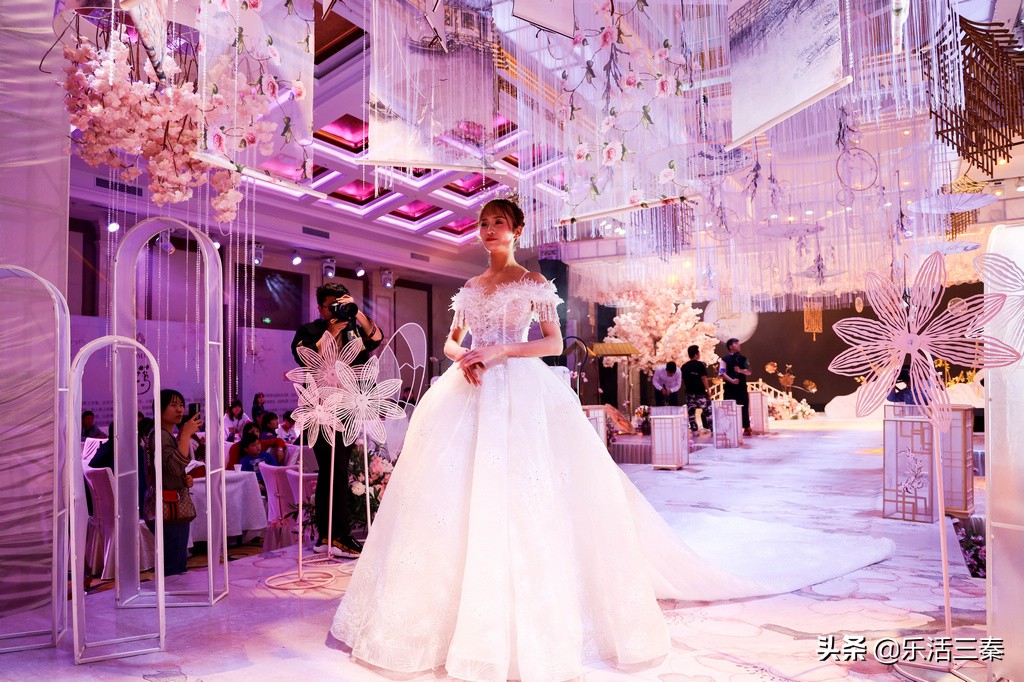 “春华”婚礼秀在罗曼宴会中心浪漫演绎