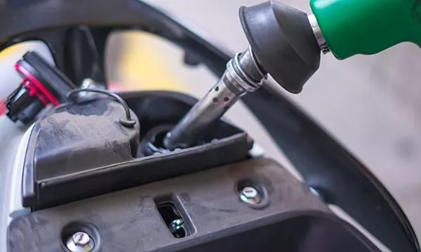 10万和30万的养车费用差多少,20万的车一年要花费多少钱养车