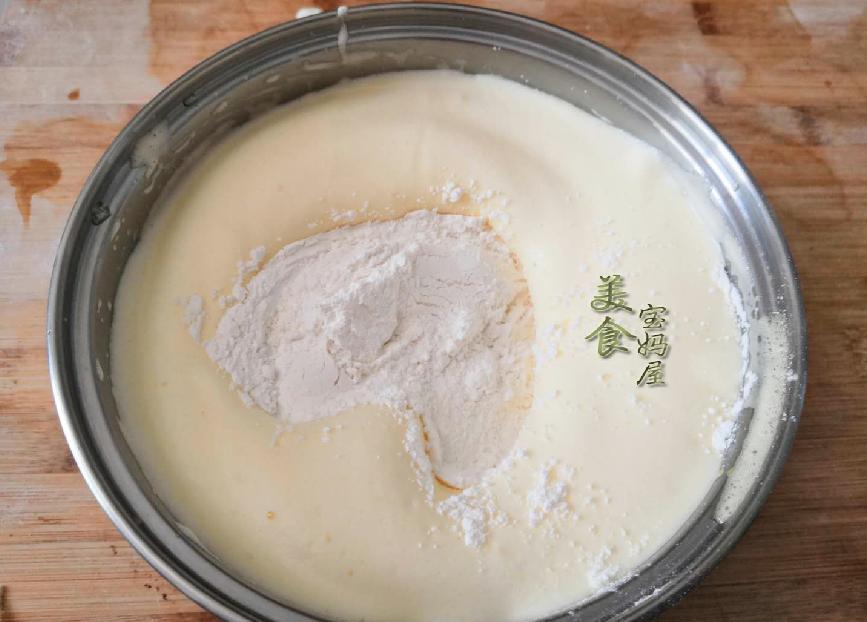 蛋黄蛋清不分离纸杯蛋糕的做法,3个鸡蛋1碗面不用烤箱不用黄油