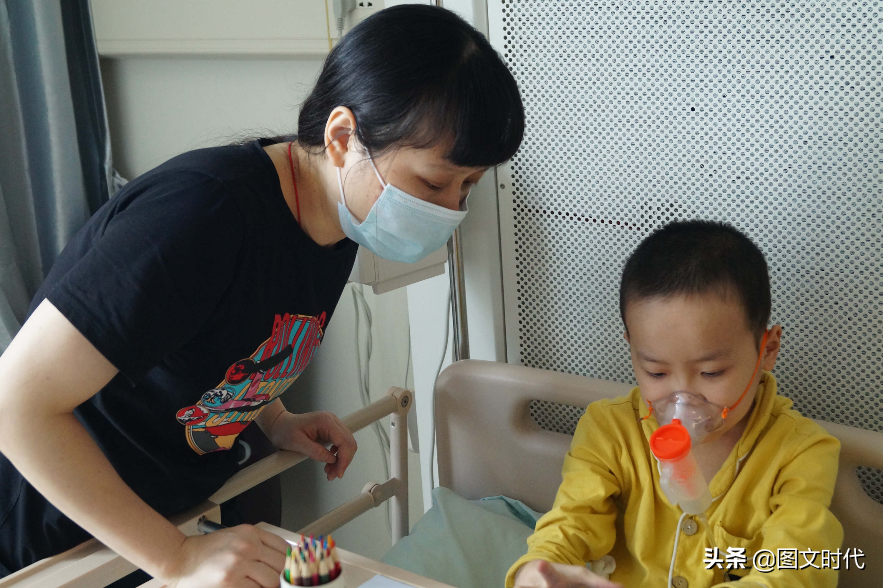 8岁男童挖鼻孔住院,一男子为救孩子被掏空