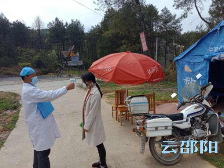 王龙阶：逆行千里只为重披白色“战袍”