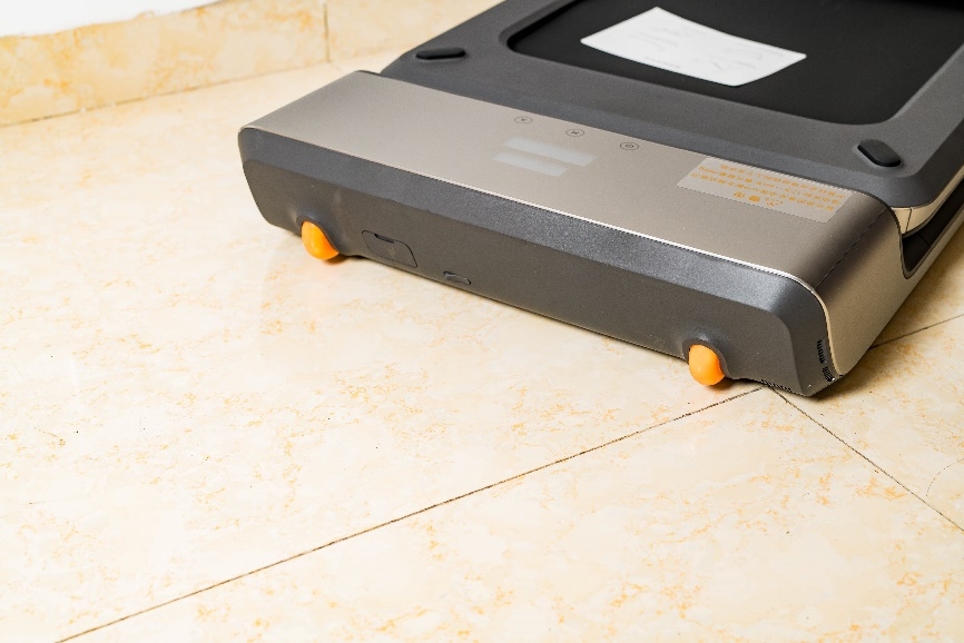 换了个新的居住环境，就买了目前较火的走步机玩玩