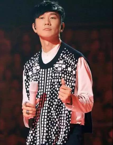 他是林俊杰头号粉丝，把JJ当成偶像，却把自己追成一线明星！