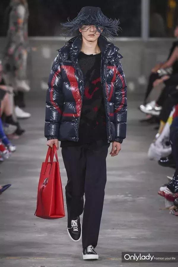 张艺兴valentino东京神图,张艺兴valentino秀场表演