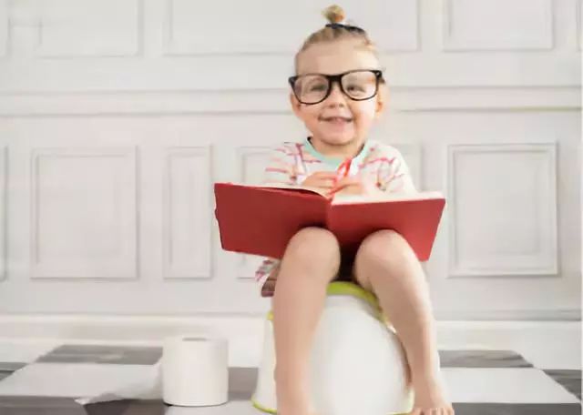 让宝宝离开尿不湿学会自己尿尿,怎么让宝宝戒掉尿不湿拉粑粑